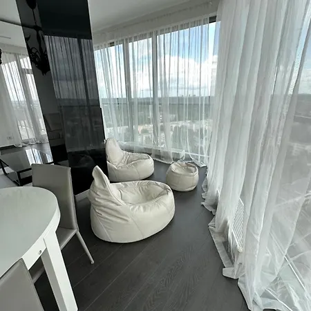 Skyview 19 *